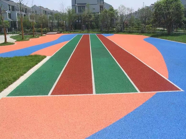 红绿橙蓝休闲场地